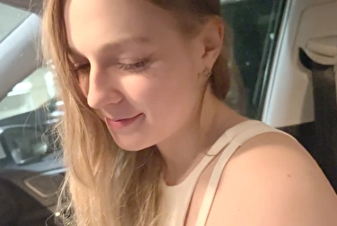 К 1-му встречному в машину и на хуй села! Это прям пиздец смело